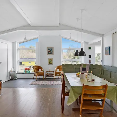 Stunning In With Kitchen Feriehus