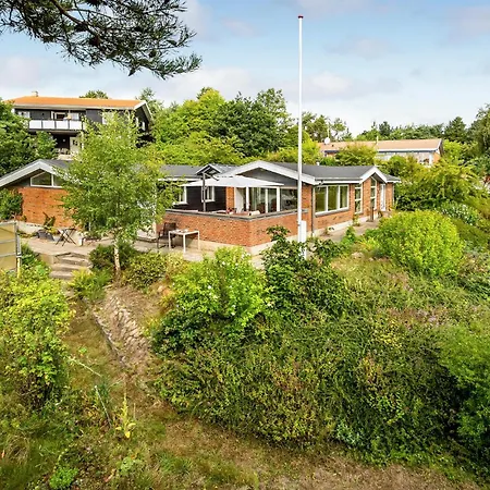 Stunning In With Kitchen Feriehus