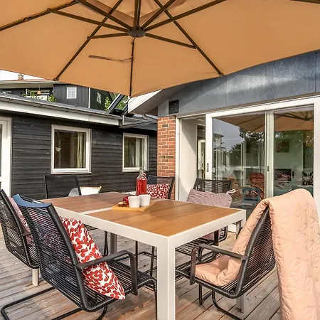 Stunning In With Kitchen Feriehus *
